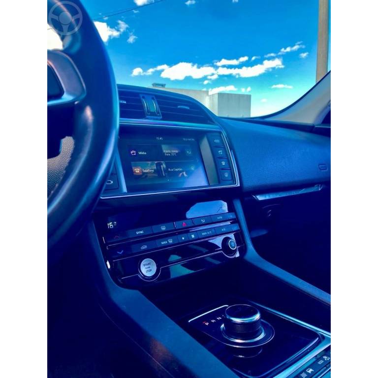 JAGUAR - F-PACE 2.0 16V TURBO DIESEL PRESTIGE AWD 4P AUTOMATICO - 2017/2018 - AZUL - R$ 198.000,00