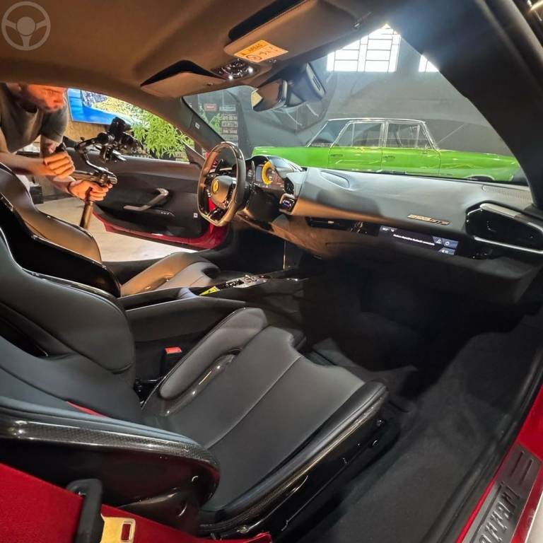 FERRARI - FF - 2025/2025 - VERMELHA - R$ 3.999.800,00