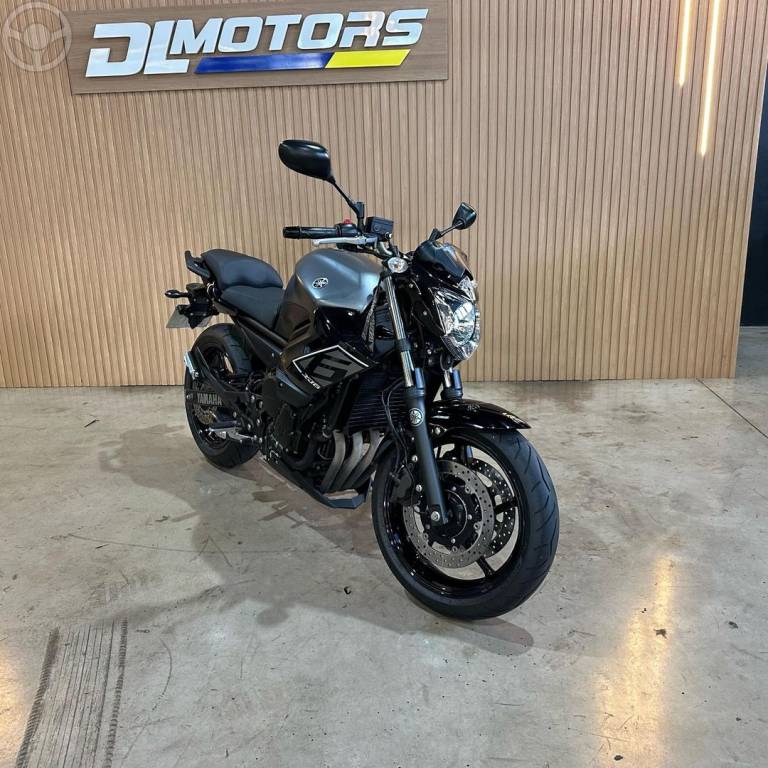YAMAHA - XJ6 N ABS - 2016/2017 - CINZA - R$ 53.800,00