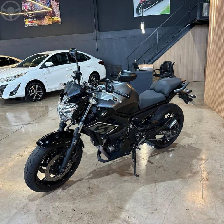 YAMAHA - XJ6 N ABS - 2016/2017 - CINZA - R$ 53.800,00