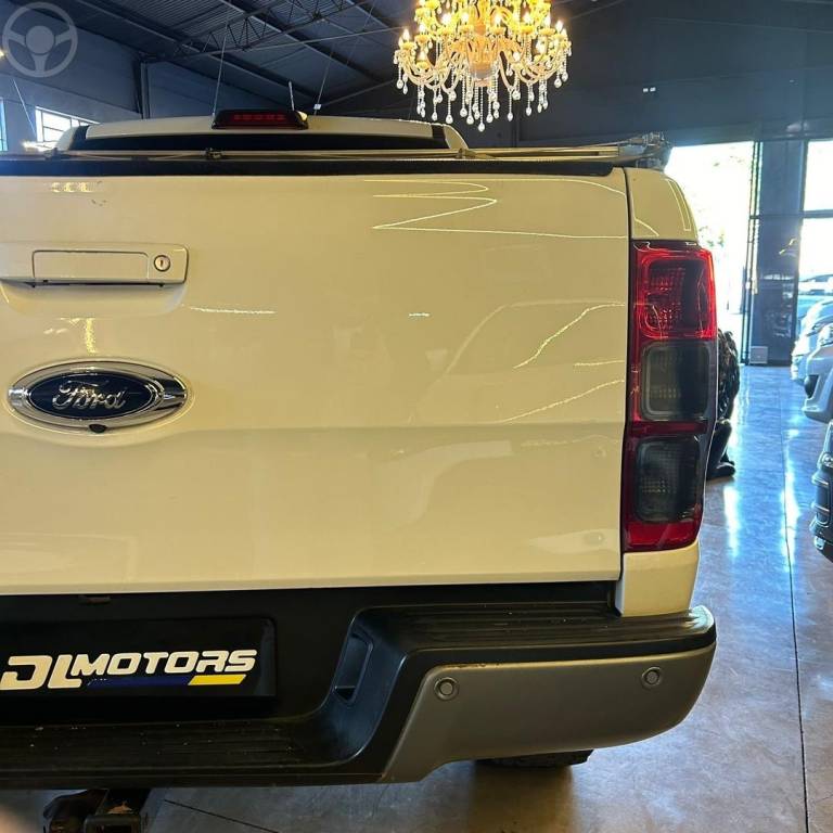 FORD - RANGER - 2018/2019 - BRANCA - R$ 139.800,00