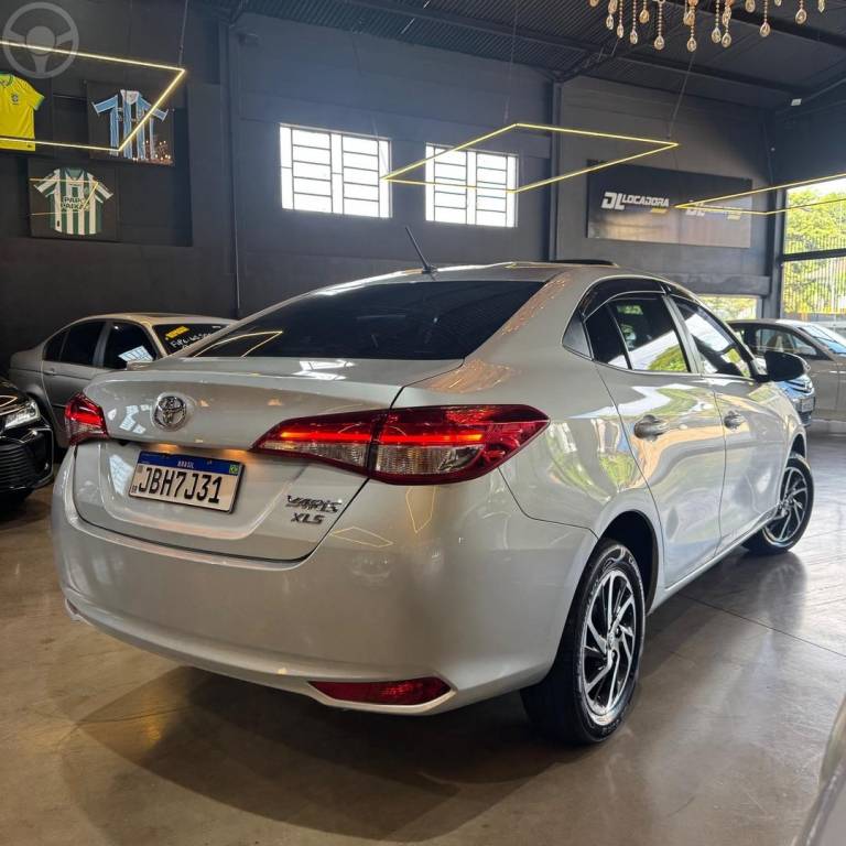 TOYOTA - YARIS 1.5 XLS CONNECT 16V FLEX 4P AUTOMATICO - 2022/2023 - PRATA - R$ 105.800,00