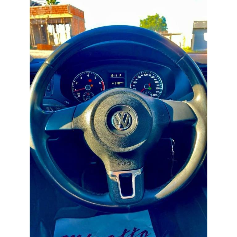 VOLKSWAGEN - JETTA - 2012/2013 - BRANCA - R$ 66.900,00