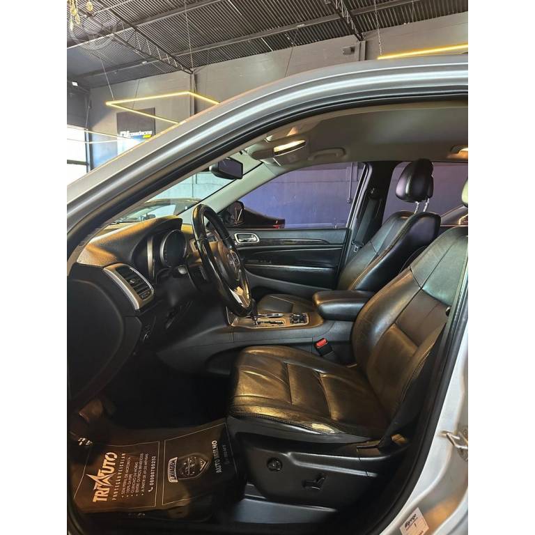 JEEP - GRAND CHEROKEE 3.6 V6 LAREDO 4WD 4P AUTOMATICO - 2012/2012 - PRATA - R$ 73.800,00