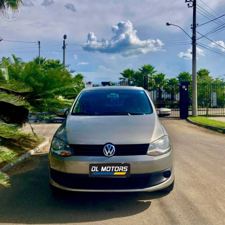 VOLKSWAGEN - FOX - 2012/2013 - PRATA - R$ 38.900,00