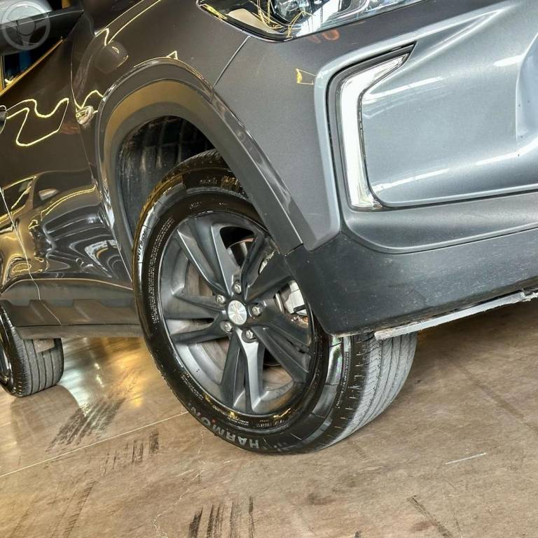 CHEVROLET - TRACKER - 2022/2023 - CINZA - R$ 109.800,00