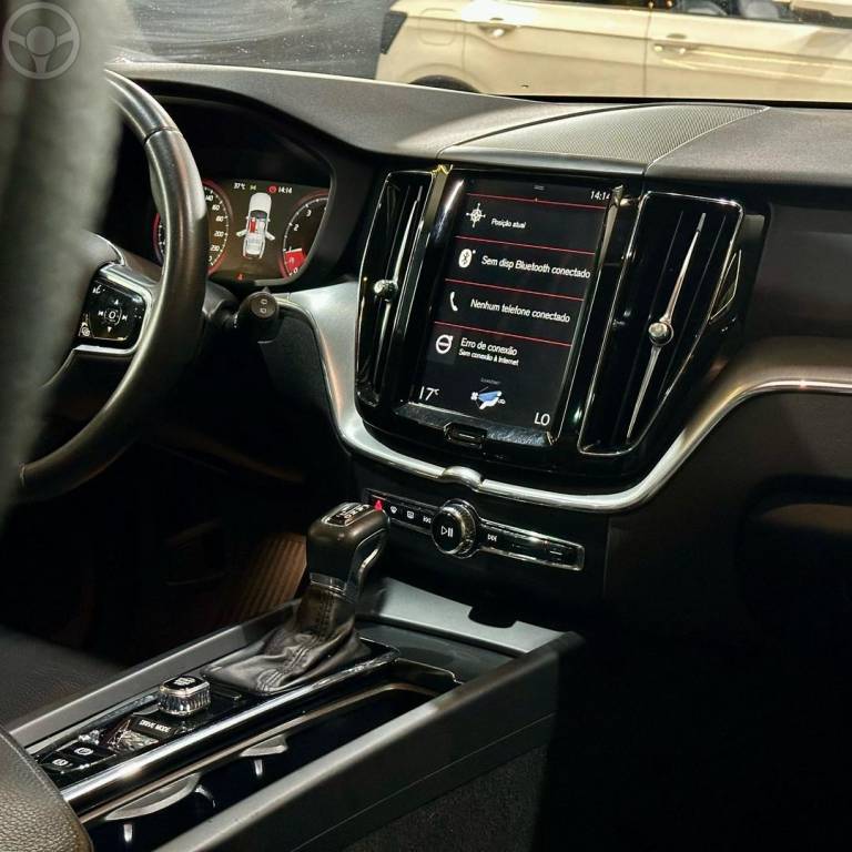 VOLVO - XC60 2.0 T5 MOMENTUM 4P AUTOMATICO - 2018/2019 - AZUL - R$ 172.800,00