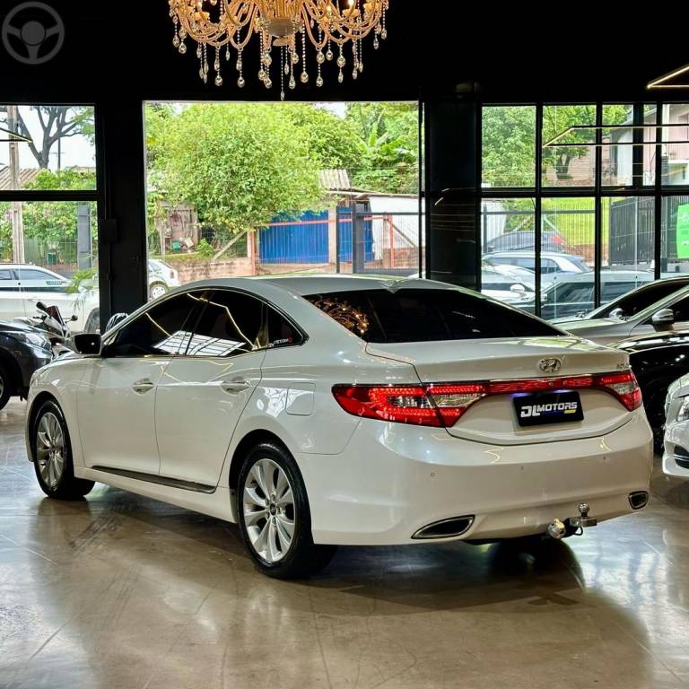 HYUNDAI - AZERA - 2013/2014 - BRANCA - R$ 79.800,00
