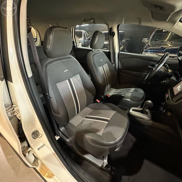 CHEVROLET - SPIN - 2016/2016 - BRANCA - R$ 62.800,00