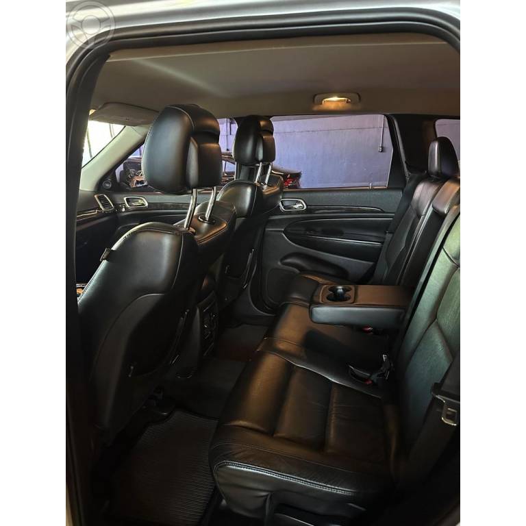 JEEP - GRAND CHEROKEE 3.6 V6 LAREDO 4WD 4P AUTOMATICO - 2012/2012 - PRATA - R$ 73.800,00