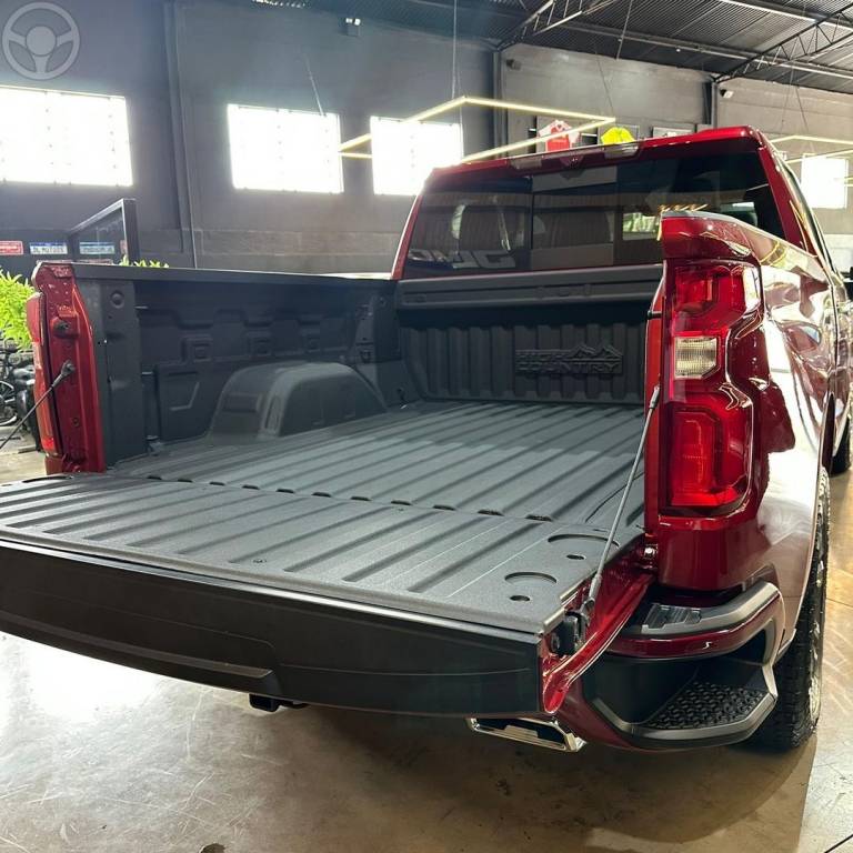 CHEVROLET - SILVERADO - 2025/2024 - VERMELHA - R$ 479.800,00