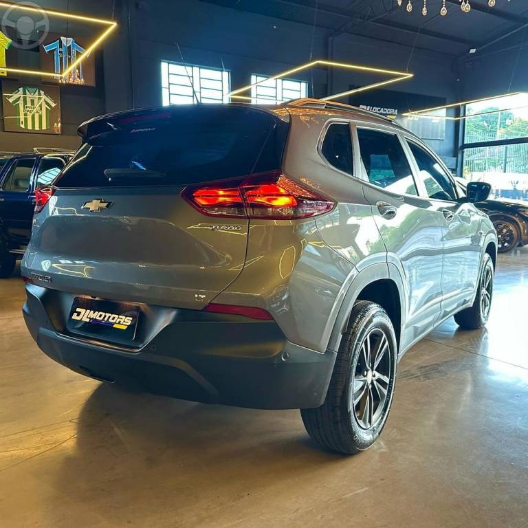 CHEVROLET - TRACKER - 2022/2023 - CINZA - R$ 109.800,00