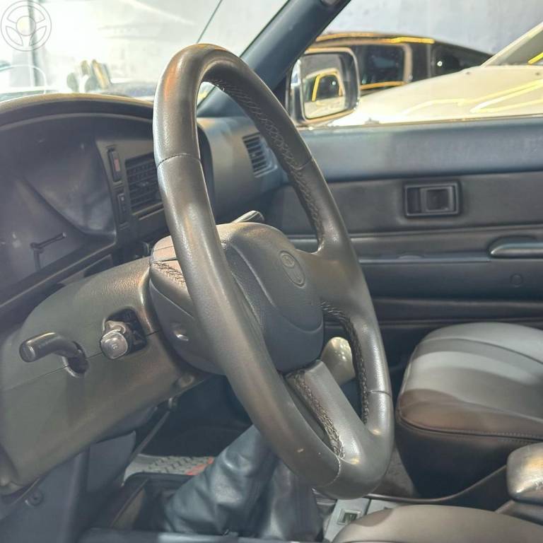 TOYOTA - HILUX SW4 2.7 SR 4X2 16V FLEX 4P MANUAL - 1993/1993 - AZUL - R$ 85.800,00