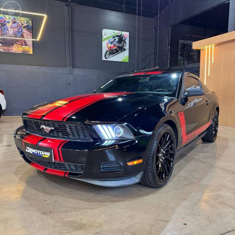 FORD - MUSTANG 3.7 COUPE V6 24V 2P MANUAL - 2011/2012 - PRETA - R$ 245.800,00