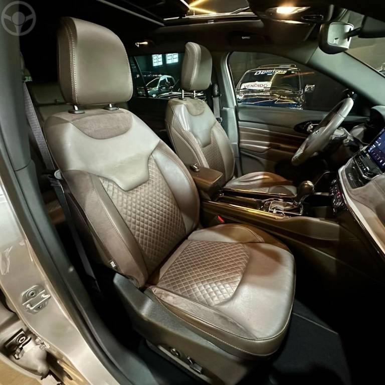 JEEP - COMMANDER - 2022/2022 - DOURADA - R$ 197.800,00