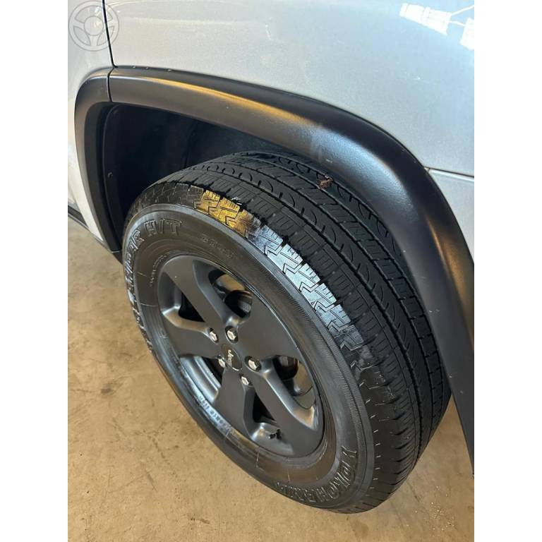 JEEP - GRAND CHEROKEE 3.6 V6 LAREDO 4WD 4P AUTOMATICO - 2012/2012 - PRATA - R$ 73.800,00
