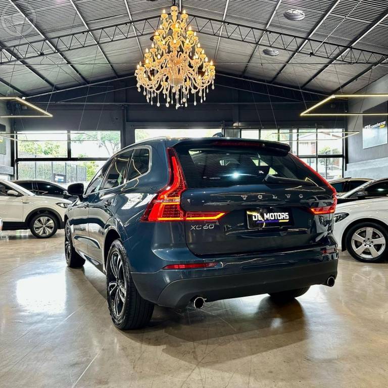 VOLVO - XC60 2.0 T5 MOMENTUM 4P AUTOMATICO - 2018/2019 - AZUL - R$ 172.800,00