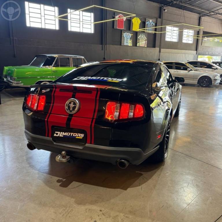 FORD - MUSTANG 3.7 COUPE V6 24V 2P MANUAL - 2011/2012 - PRETA - R$ 245.800,00