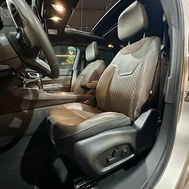 JEEP - COMMANDER - 2022/2022 - DOURADA - R$ 197.800,00