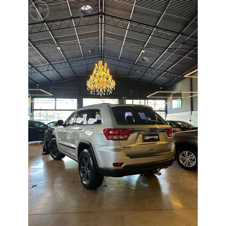 JEEP - GRAND CHEROKEE 3.6 V6 LAREDO 4WD 4P AUTOMATICO - 2012/2012 - PRATA - R$ 73.800,00