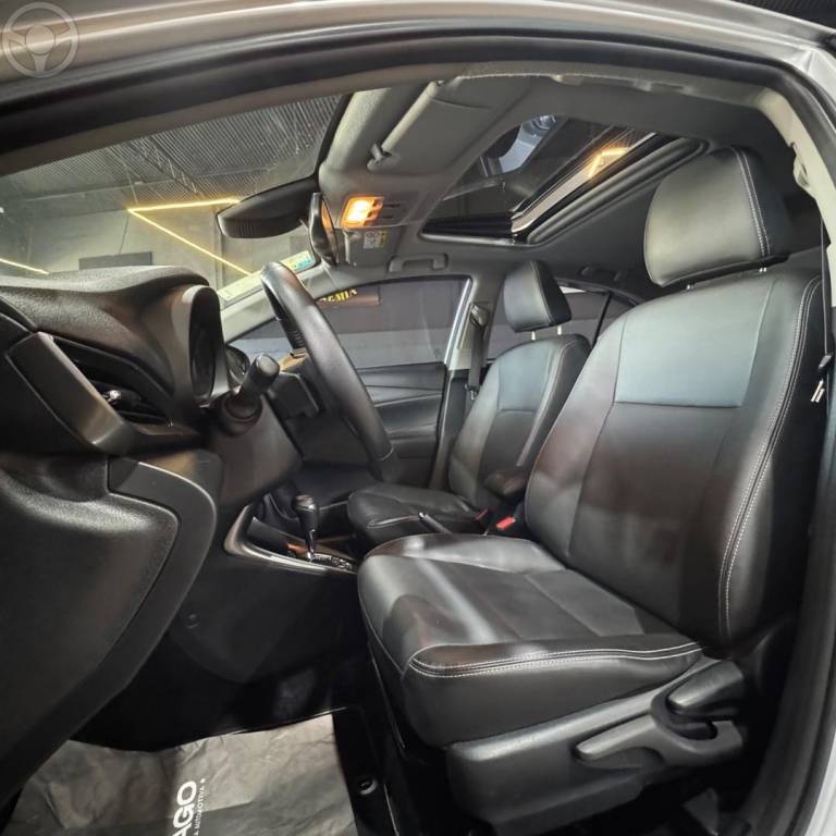 TOYOTA - YARIS 1.5 XLS CONNECT 16V FLEX 4P AUTOMATICO - 2022/2023 - PRATA - R$ 105.800,00