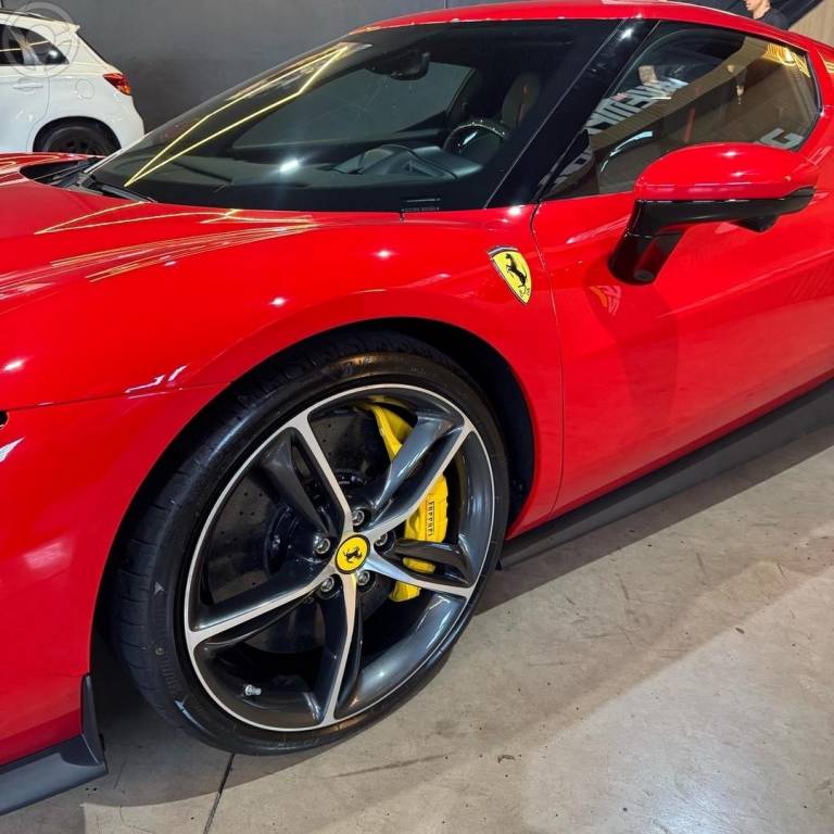 FERRARI - FF - 2025/2025 - VERMELHA - R$ 3.999.800,00