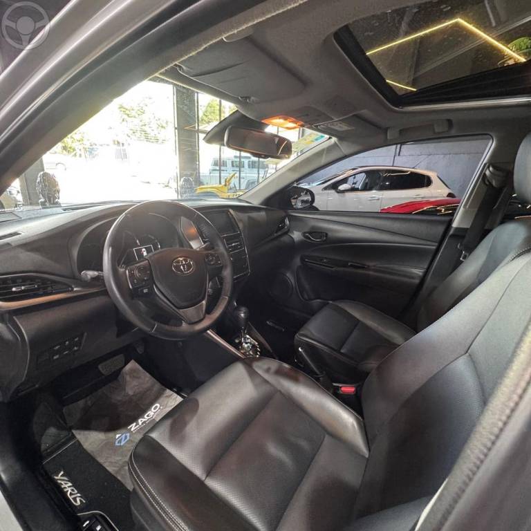 TOYOTA - YARIS 1.5 XLS CONNECT 16V FLEX 4P AUTOMATICO - 2022/2023 - PRATA - R$ 105.800,00