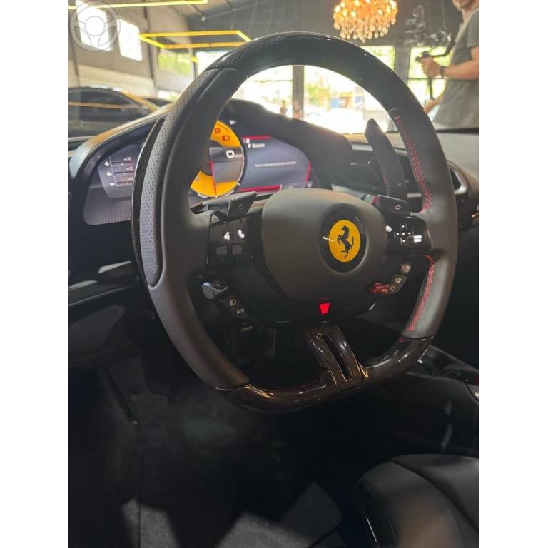 FERRARI - FF - 2025/2025 - VERMELHA - R$ 3.999.800,00