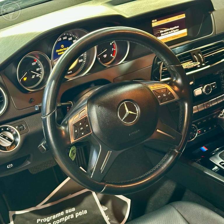 MERCEDES-BENZ - C 180 - 2011/2012 - PRETA - R$ 58.800,00