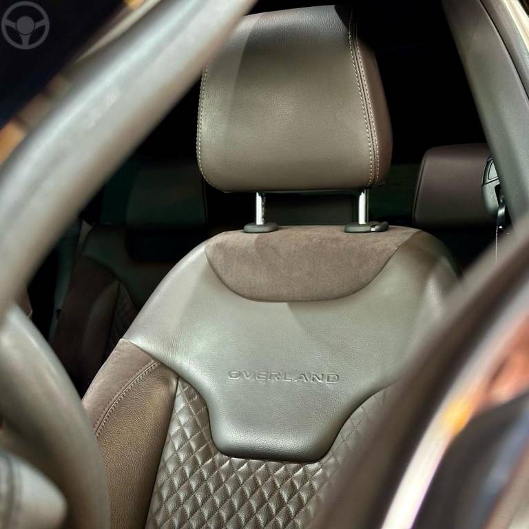 JEEP - COMMANDER - 2022/2022 - DOURADA - R$ 197.800,00