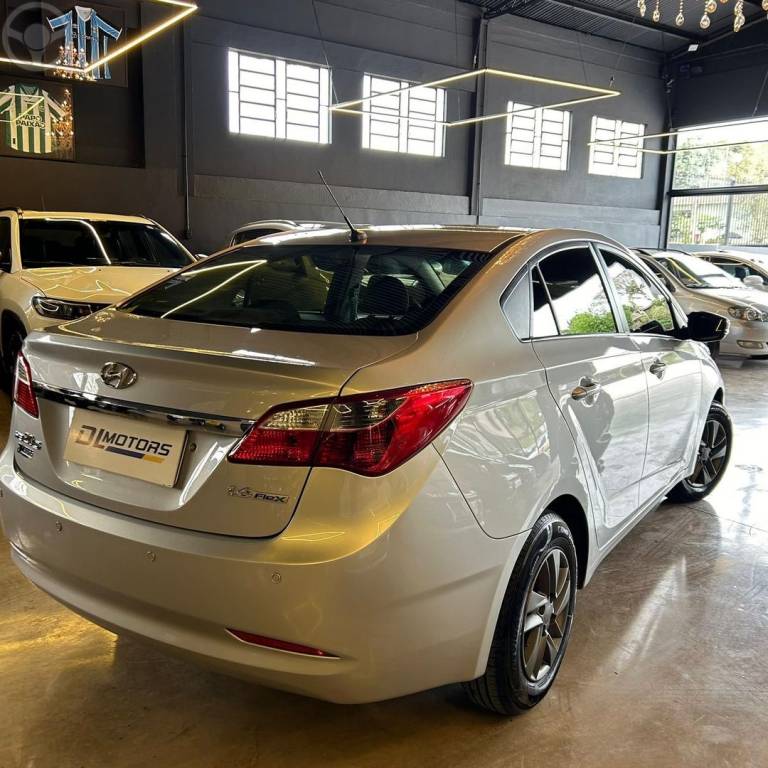HYUNDAI - HB20 1.6 COMFORT PLUS 16V FLEX 4P MANUAL - 2015/2015 - PRATA - R$ 55.800,00