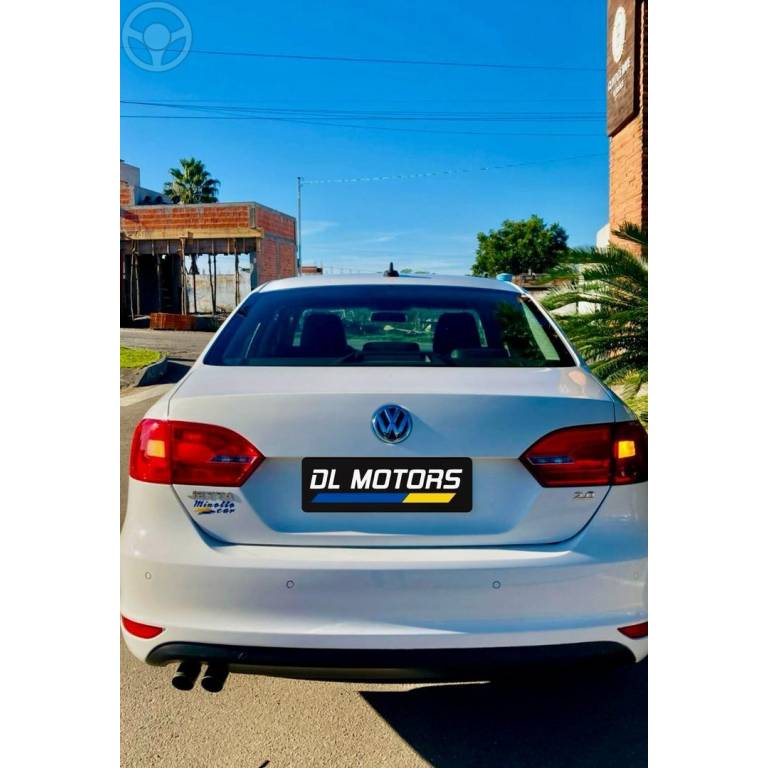 VOLKSWAGEN - JETTA - 2012/2013 - BRANCA - R$ 66.900,00