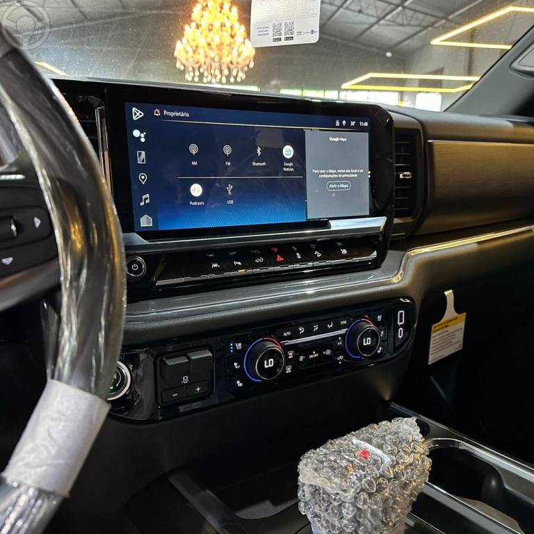 CHEVROLET - SILVERADO - 2025/2024 - VERMELHA - R$ 479.800,00