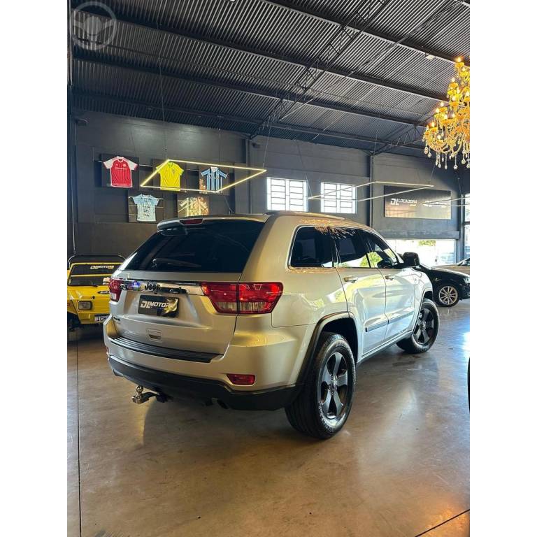 JEEP - GRAND CHEROKEE 3.6 V6 LAREDO 4WD 4P AUTOMATICO - 2012/2012 - PRATA - R$ 73.800,00