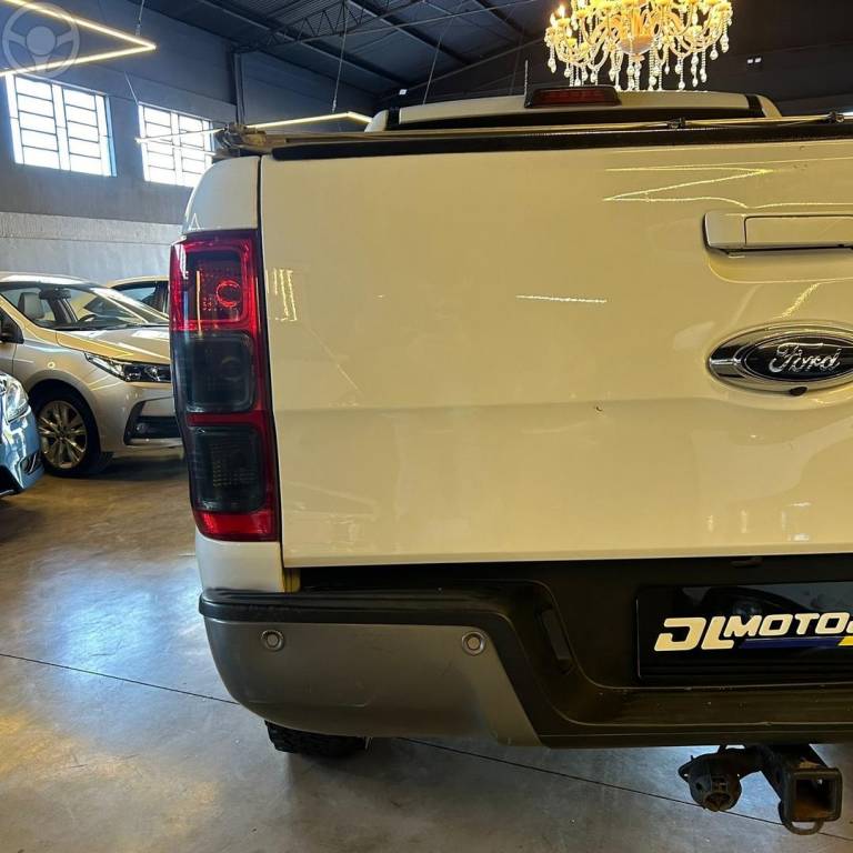 FORD - RANGER - 2018/2019 - BRANCA - R$ 139.800,00