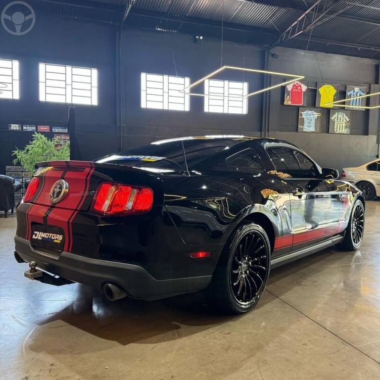 FORD - MUSTANG 3.7 COUPE V6 24V 2P MANUAL - 2011/2012 - PRETA - R$ 245.800,00