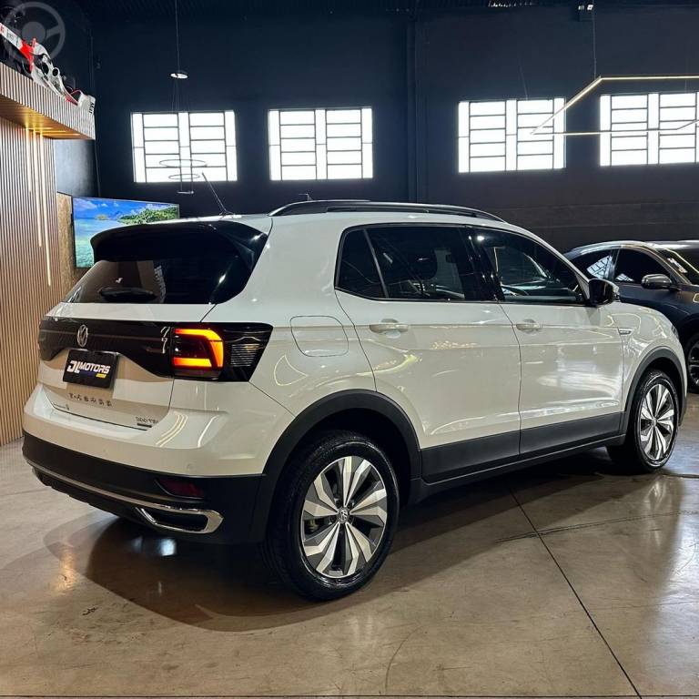 VOLKSWAGEN - T-CROSS - 2019/2020 - BRANCA - R$ 112.800,00