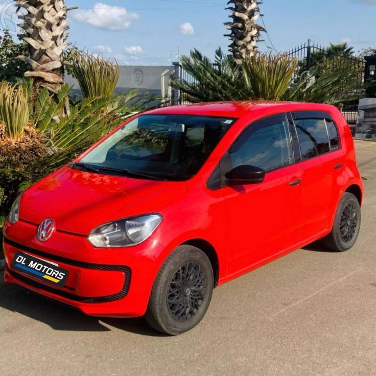 VOLKSWAGEN - UP - 2014/2015 - VERMELHA - R$ 40.900,00