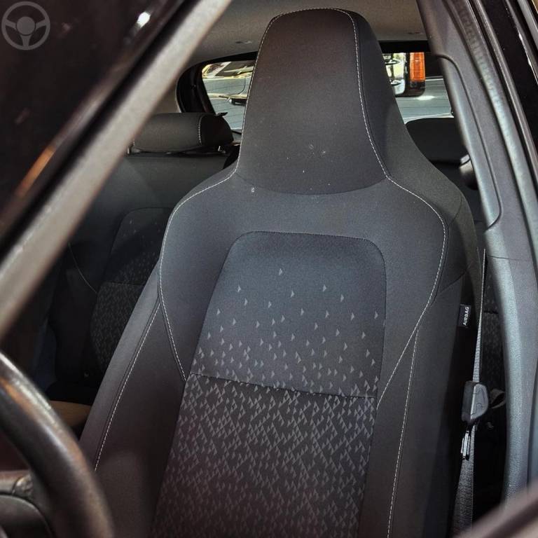 CHEVROLET - ONIX - 2019/2020 - PRETA - R$ 73.800,00