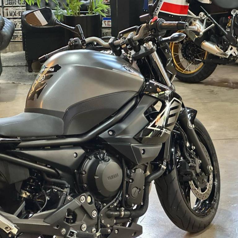 YAMAHA - XJ6 N ABS - 2016/2017 - CINZA - R$ 53.800,00