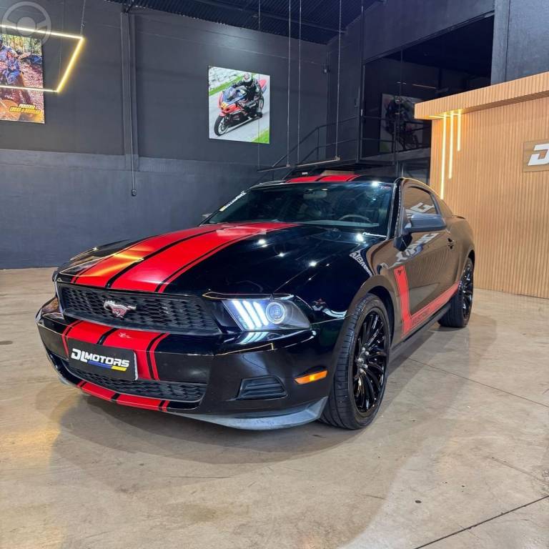 FORD - MUSTANG 3.7 COUPE V6 24V 2P MANUAL - 2011/2012 - PRETA - R$ 245.800,00
