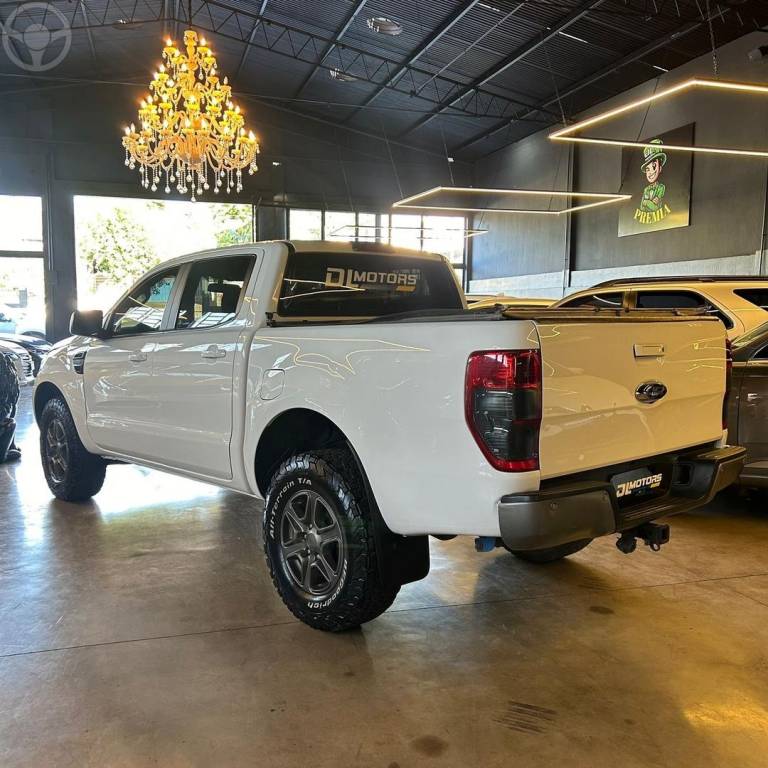 FORD - RANGER - 2018/2019 - BRANCA - R$ 139.800,00