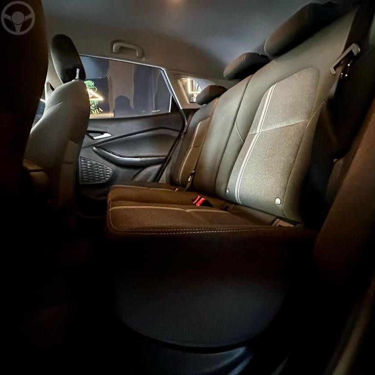 CHEVROLET - TRACKER - 2022/2023 - CINZA - R$ 109.800,00