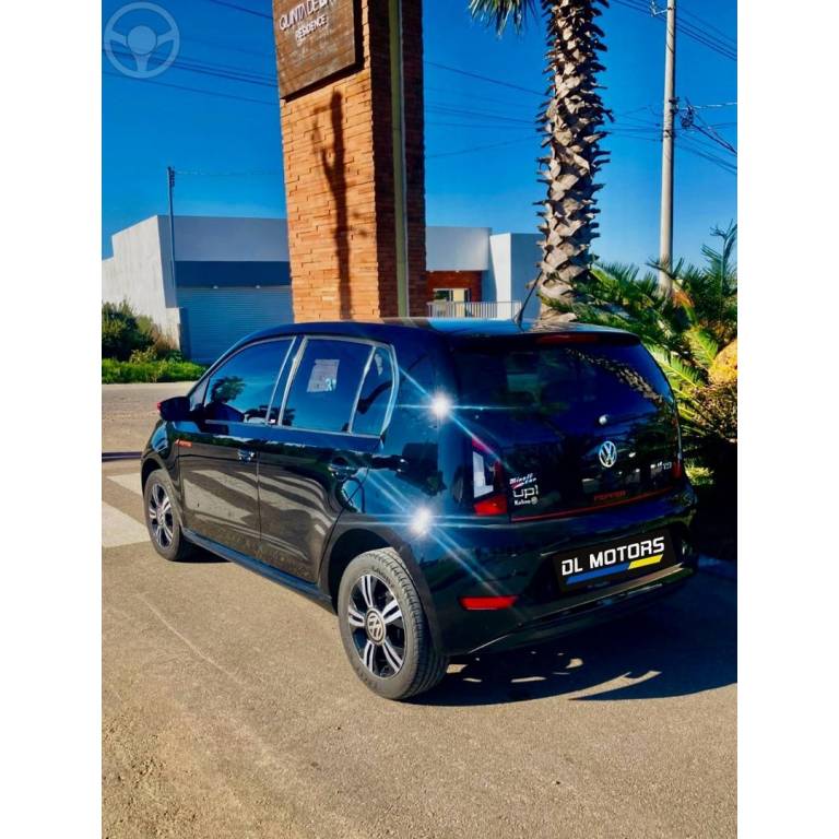 VOLKSWAGEN - UP - 2017/2018 - PRETA - R$ 67.900,00