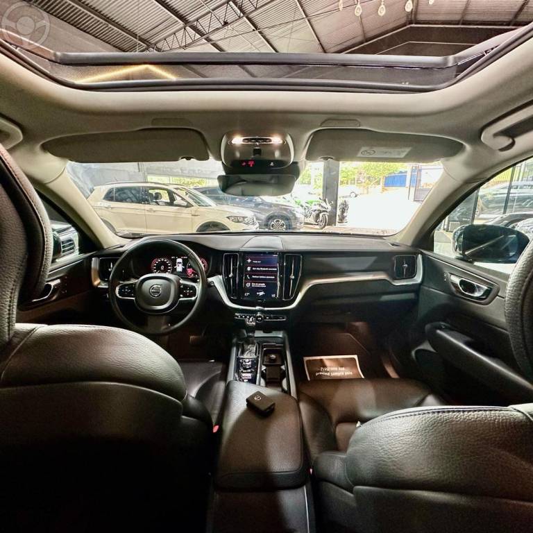 VOLVO - XC60 2.0 T5 MOMENTUM 4P AUTOMATICO - 2018/2019 - AZUL - R$ 172.800,00