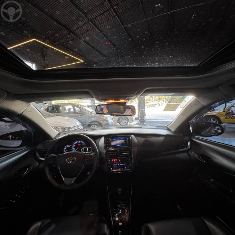 TOYOTA - YARIS 1.5 XLS CONNECT 16V FLEX 4P AUTOMATICO - 2022/2023 - PRATA - R$ 105.800,00