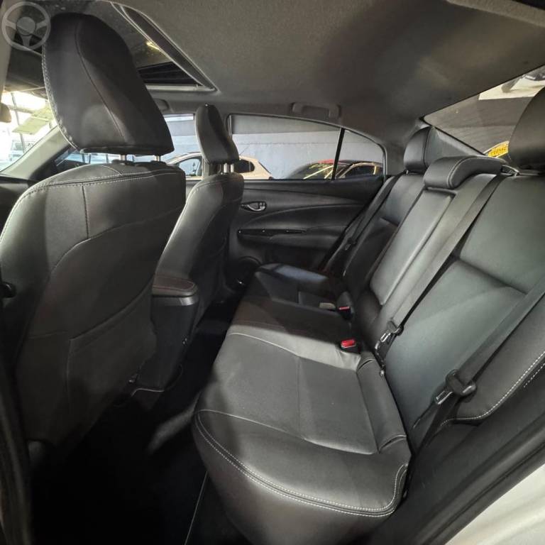 TOYOTA - YARIS 1.5 XLS CONNECT 16V FLEX 4P AUTOMATICO - 2022/2023 - PRATA - R$ 105.800,00