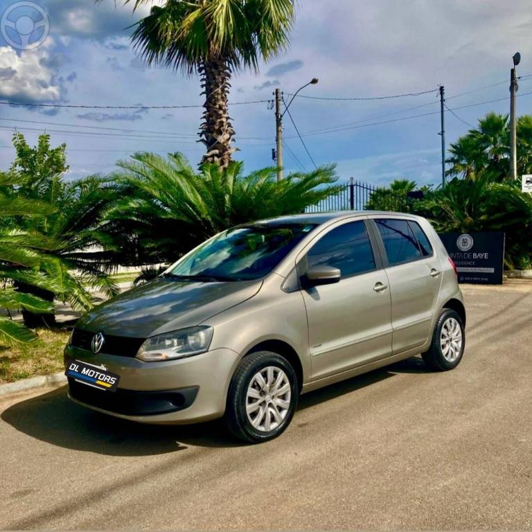 VOLKSWAGEN - FOX - 2012/2013 - PRATA - R$ 38.900,00