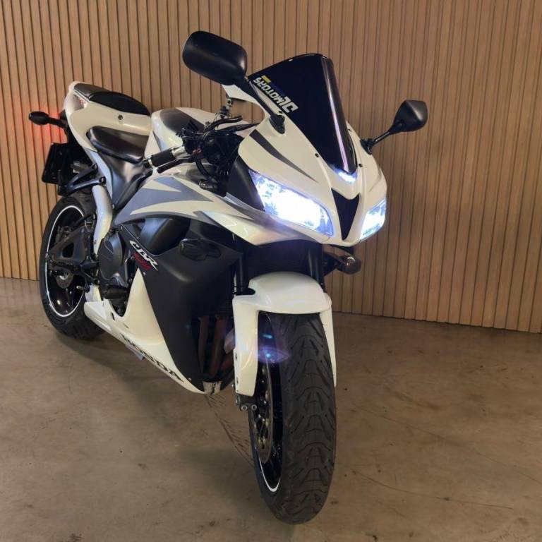 HONDA - CBR 600RR - 2007/2007 - BRANCA - R$ 40.800,00
