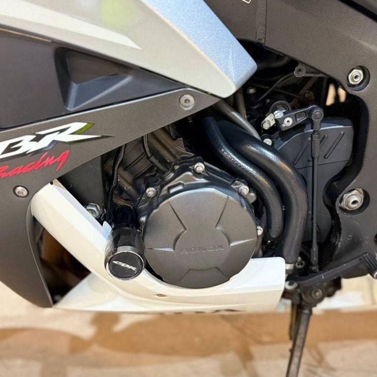 HONDA - CBR 600RR - 2007/2007 - BRANCA - R$ 40.800,00